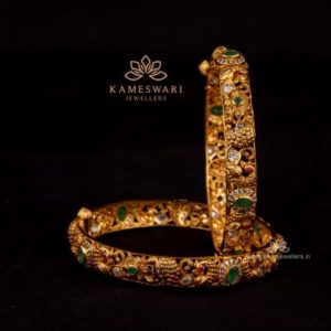 Pachi Bangle Adorned with Peacocks