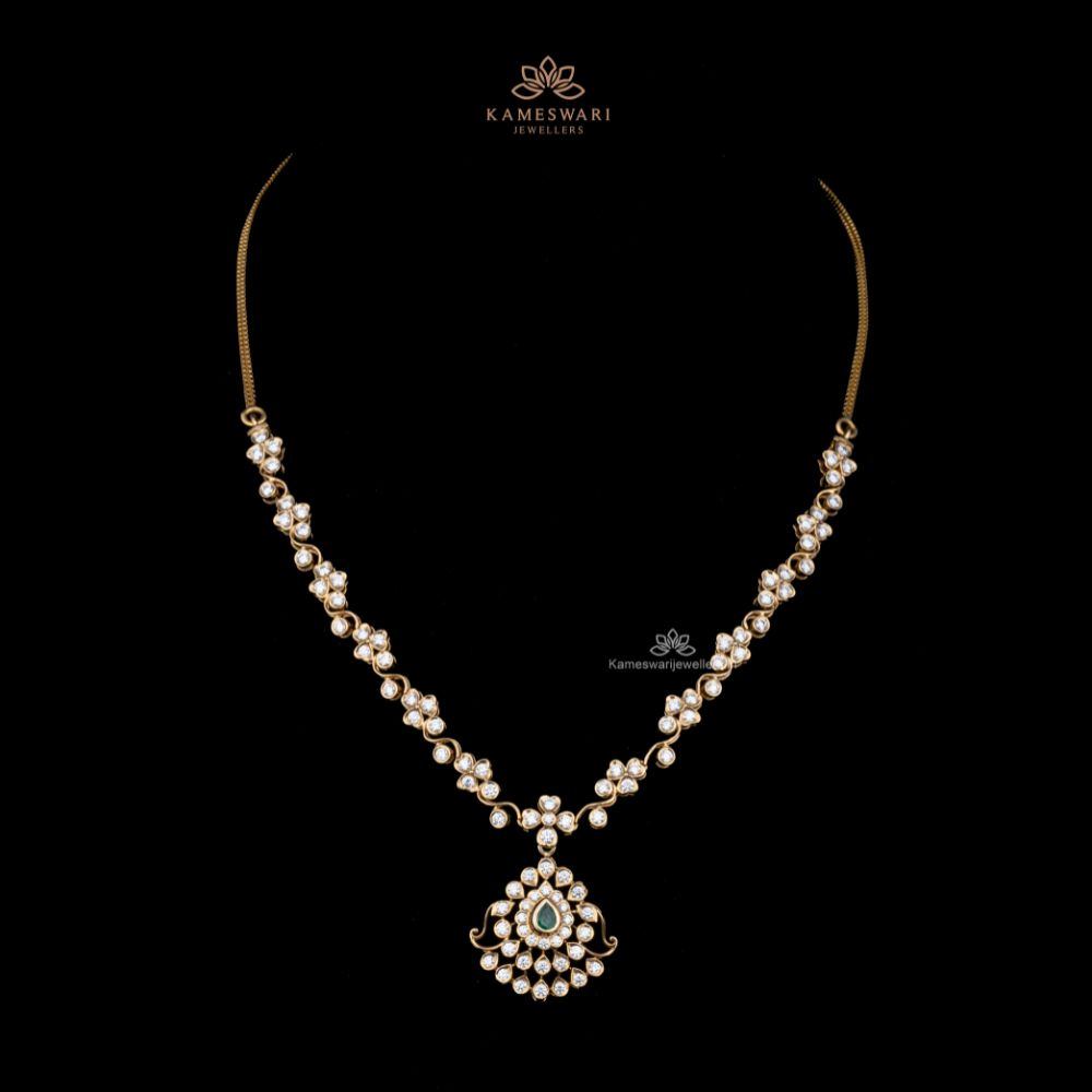 Trailing Floral Diamond Necklace Trailing Floral Diamond Necklace