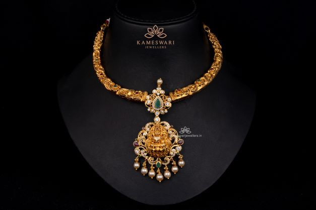 Buy Magnificent Diamond and Emerald Necklace Set Online | ORRA