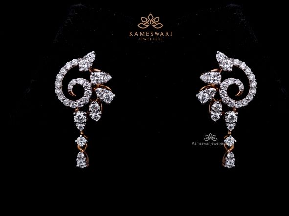 Buy Joyalukkas 18k Gold Spangled Diamond Stud Earrings Online At Best Price  @ Tata CLiQ