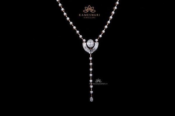 Gleaming Diamond Necklace